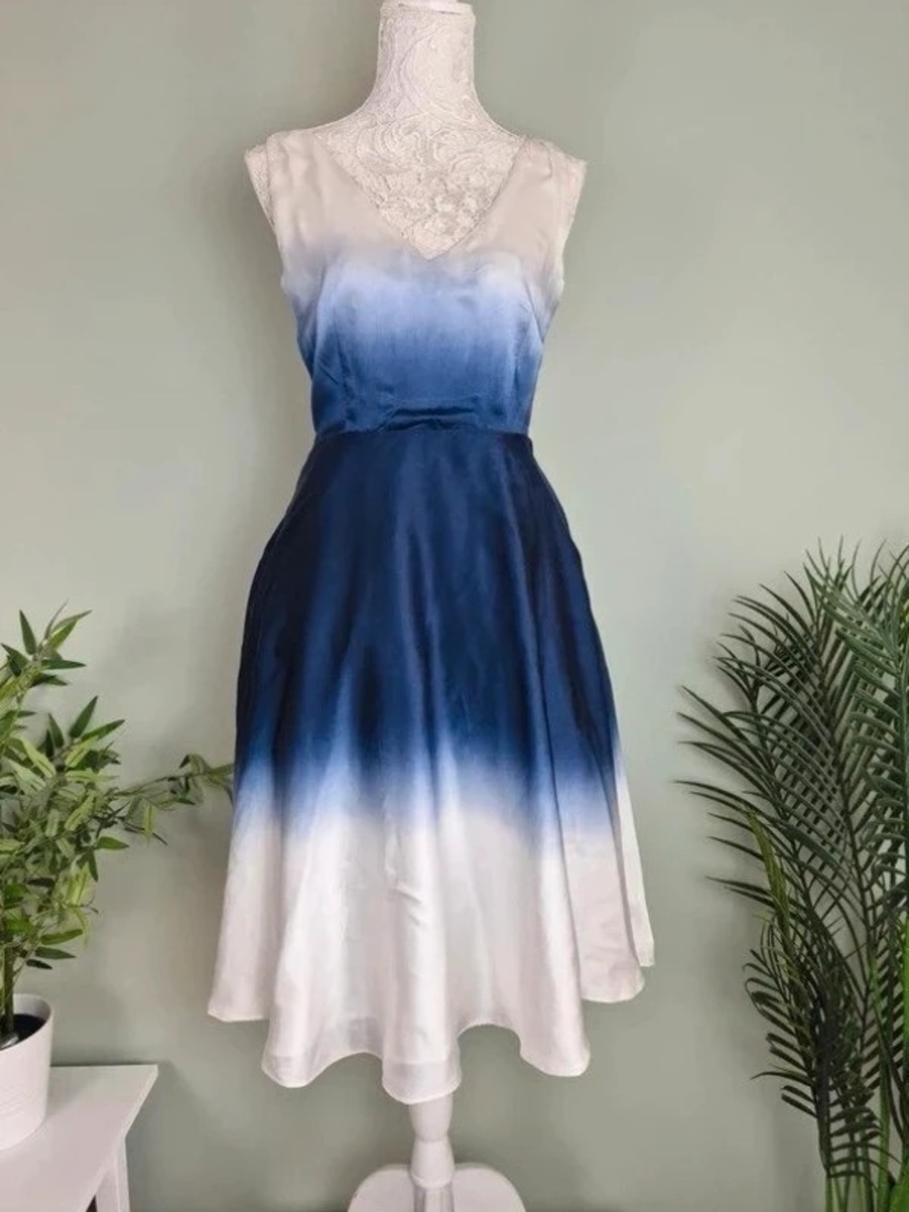 Sleeveless Ombre Midi Dress in Navy and White